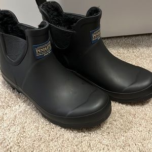 Pendelton size 8 rain boot ankle boot galoshes shoes